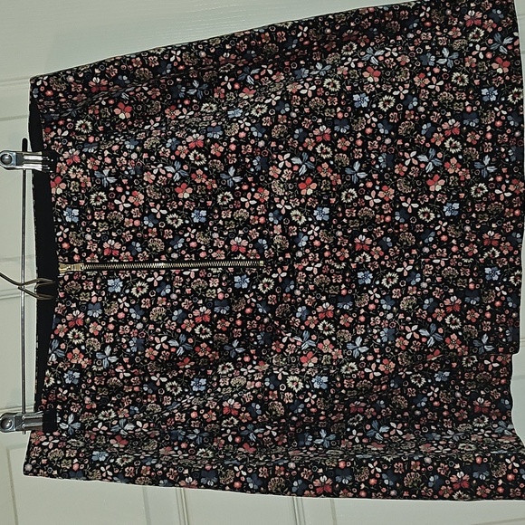 Floral Black Skirt - Picture 3 of 4